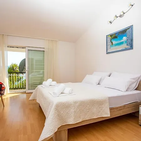 Apartments Adisa Omis Exterior photo