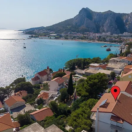 Apartments Adisa Omis Exterior photo