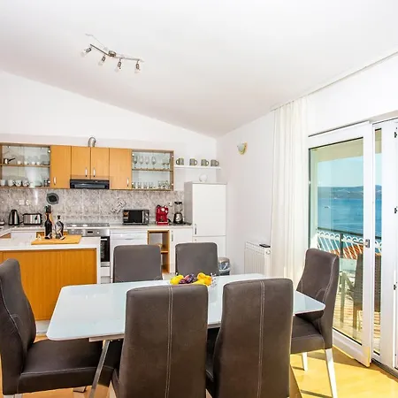 Apartments Adisa Omis Exterior photo