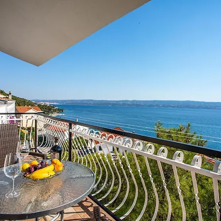 Apartments Adisa Omis Exterior photo