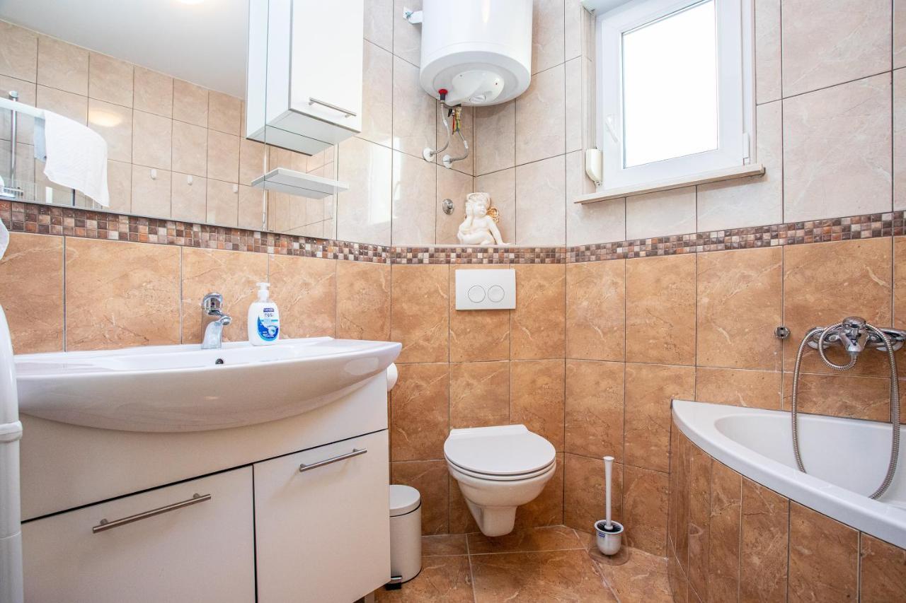 Apartment Adisa Omis